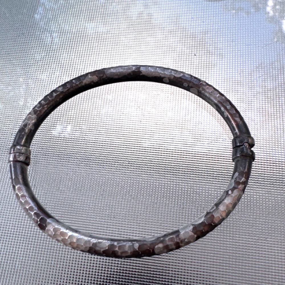 Vintage 925 Thailand Sterling Silver Hammered Bangle Bracelet Hinged Patina